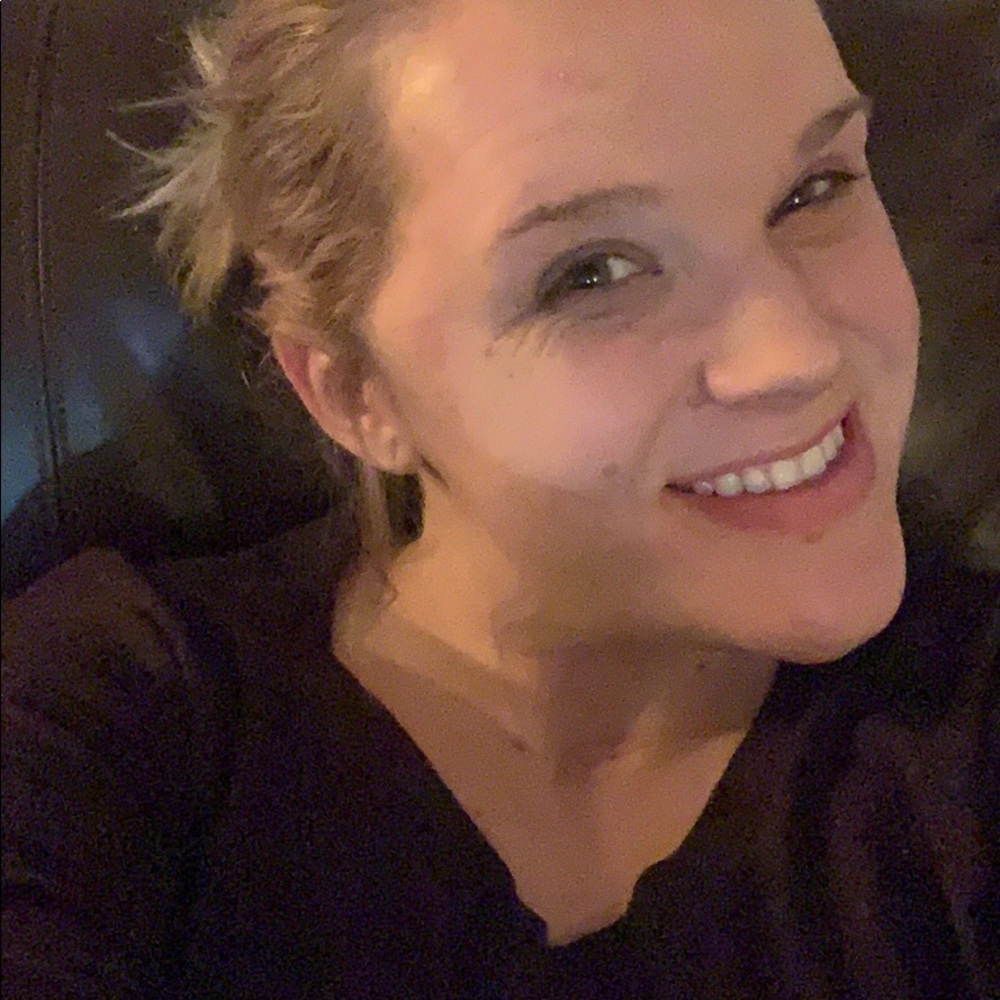 Meet your Posher, Laura